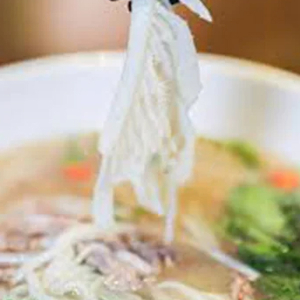 P30. Phở T&aacute;i, Nam, G&acirc;n, S&aacute;ch