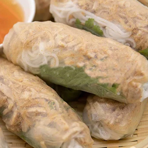 A6. Shredded Pork & BBQ Pork Fresh Rolls (2 pcs) / Bi Cu&ocirc;n (2 pcs)