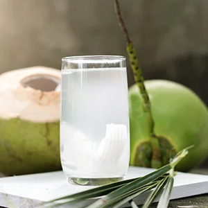 D74. Fresh Coconut Juice with Coconut Pieces / Dừa Xi&ecirc;m