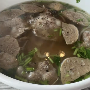 Phở B&ograve; Vi&ecirc;n Meatball