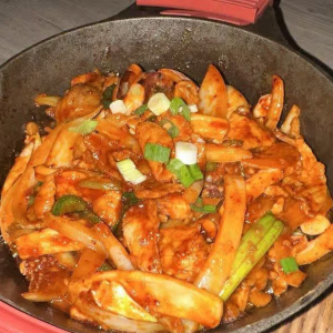 Stir-Fried Spicy Squid and Pork 오삼 볶음