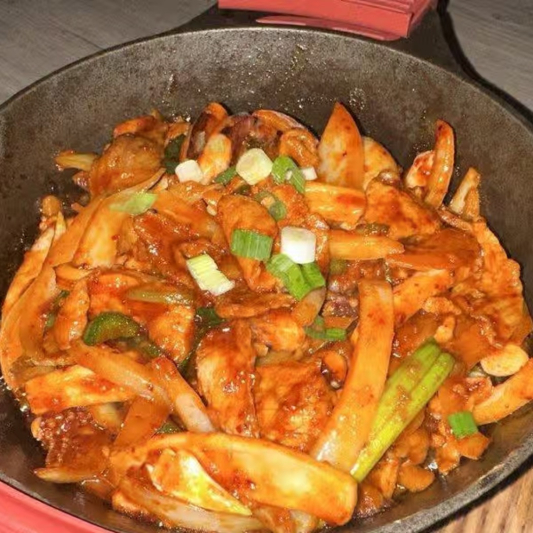 Stir-Fried Spicy Squid and Pork 오삼 볶음
