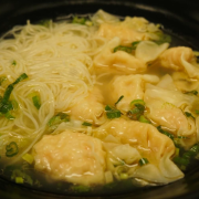 Signature Shrimp Wonton (10 pcs) Soup with Rice Noodles / 鲜虾云吞米粉