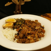8. Signature Taiwan-Style Braised Pork on Rice / 招牌台湾卤肉饭