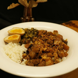 8. Signature Taiwan-Style Braised Pork on Rice / 招牌台湾卤肉饭