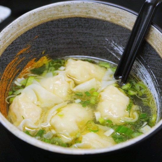 Signature Shrimp Wonton Soup / 鲜虾云吞汤