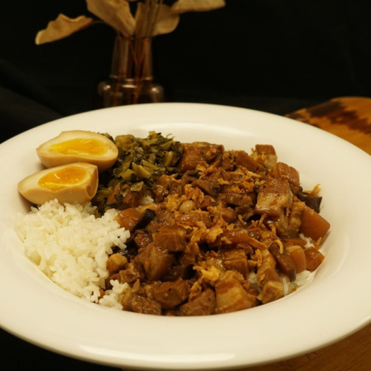 8. Signature Taiwan-Style Braised Pork on Rice / 招牌台湾卤肉饭