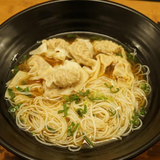 Pork Wonton Soup with Rice Noodles (10 pcs) / 猪肉云吞米粉