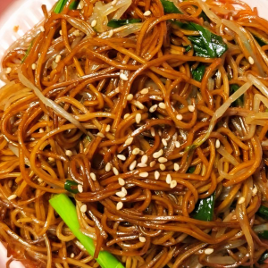 30. Soy Sauce Fried Noodles 豉油黄炒面
