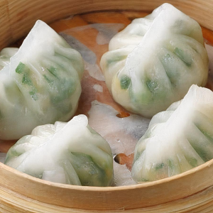 17. Leek & Pork Dumplings (4 pcs) 韭菜饺 (4 pcs)