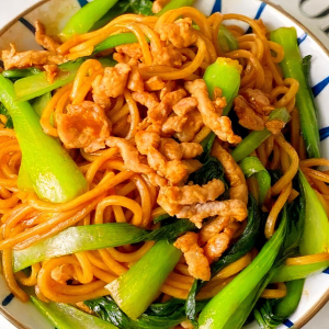 23. Fried Noodles with Shredded Pork 肉丝炒面