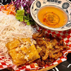 Specialty Dishes / M&oacute;n Đặc Biệt