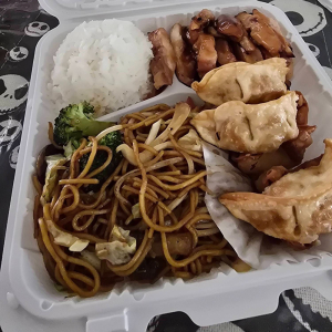 Steele Special B (3 pcs Gyoza, 2 pcs Crab Rangoons)