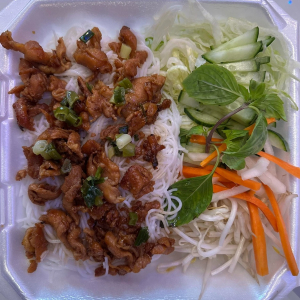 B4. B&uacute;n G&agrave; Nướng 