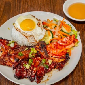 C1A. Cơm Sườn Trứng Chi&ecirc;n