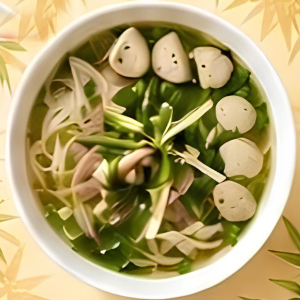 P6. Rare Steak and Beef Meatball Noodle Soup / Phở T&aacute;i B&ograve; Vi&ecirc;n