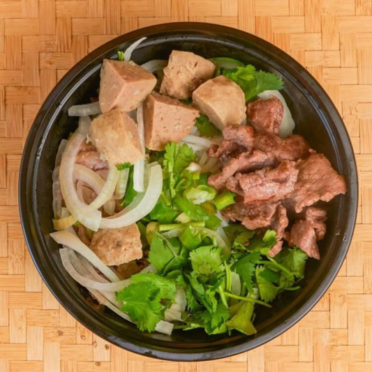 B2. Beef B&uacute;n B&ograve; Huế