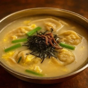 Dumpling Soup / 만두국