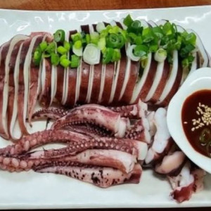 Blanched Squid / 오징어 숙회