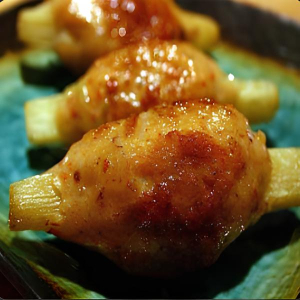6A. Prawns on Sugarcane - Chạo T&ocirc;m (2 pcs)