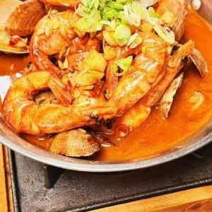 Spicy Garlic Shrimp with Clams 香辣蒜蓉蚬子大虾 
