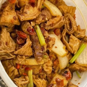 Braised Pork Intestine Rice Noodle Soup 红烧肥肠米粉 