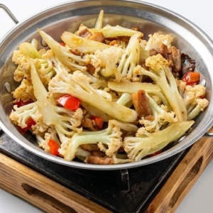 Dry Pot Smoked Pork with Cauliflower 干锅腊肉花菜 