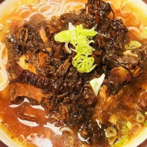 Braised Pork Belly with Mei Cai Rice Noodle Soup 梅菜扣肉米粉