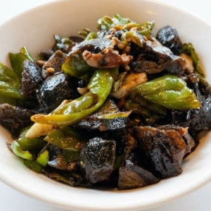 Century Egg with Chili Pepper 擂辣椒炒皮蛋 
