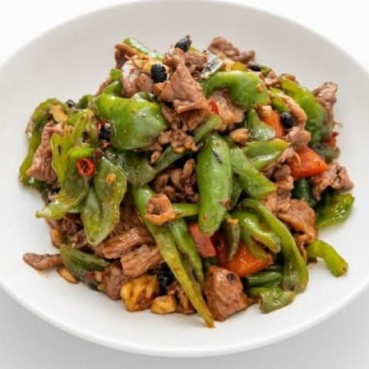Stir-Fried Pork with Green Pepper 农家小炒肉