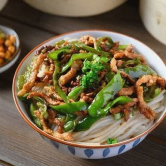 Pork and Green Pepper Rice Noodle Soup 辣椒炒肉米粉
