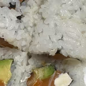 Salmon Cheese Avocado Roll (6 pcs)