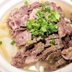Beef Brisket in Clear Broth Hot Pot 清湯牛腩煲
