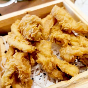 22. Deep-Fried Squid (Calamari) 酥炸魷魚 (點心)