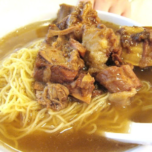 38. Stewed Traditional Beef Brisket Noodle Soup 傳統牛腩湯麵