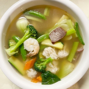 33. Pork Wor Wonton Soup 窩豬肉雲吞湯