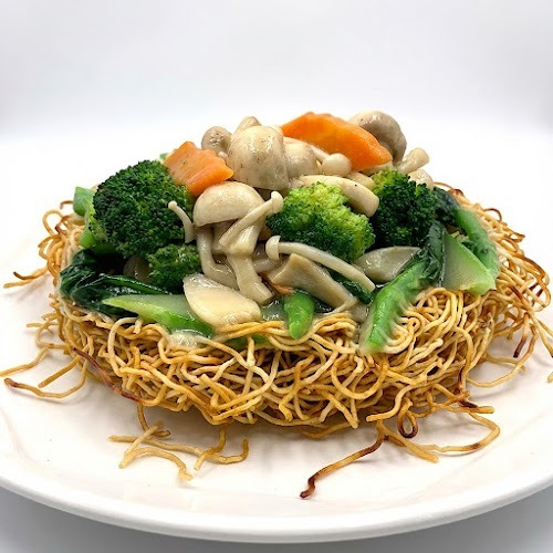 130. Mixed Vegetables & Mushroom Chow Mein 雜菜蘑菇炒麵