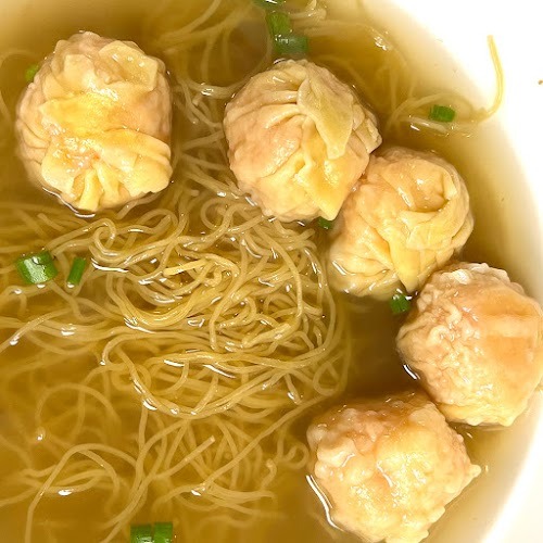 36. Shrimp Wonton Egg Noodle Soup 鮮蝦雲吞湯麵