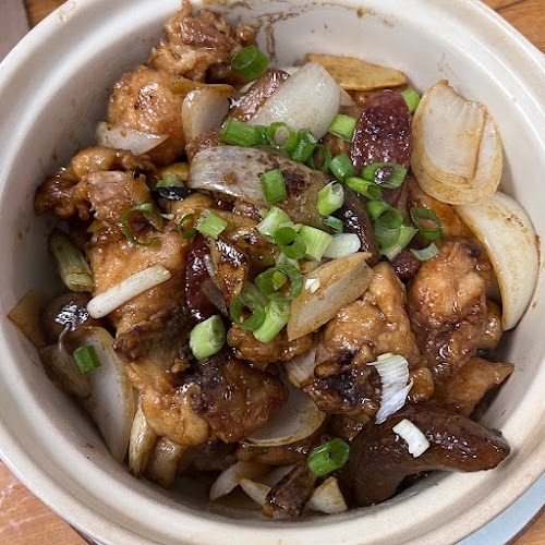 Sizzling Chicken with Chinese Sausage 臘香啫啫雞煲