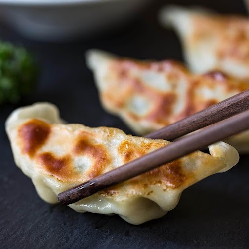 27. Pork Dumplings 香煎餃子