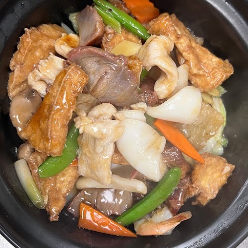 Assorted Meat, Seafood & Tofu Hot Pot 八珍豆腐煲