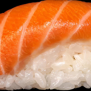 Salmon Sushi (2 pcs)
