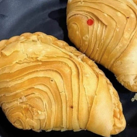 A7. Curry Puff (2 pcs)