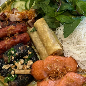 1. Five-Color Platter / M&acirc;m Ngũ Sắc