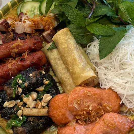1. Five-Color Platter / M&acirc;m Ngũ Sắc