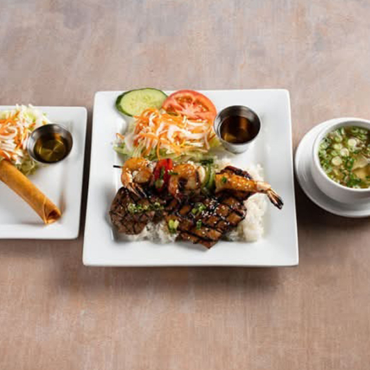 TH11. Trio sp&eacute;cial grill&eacute; avec riz