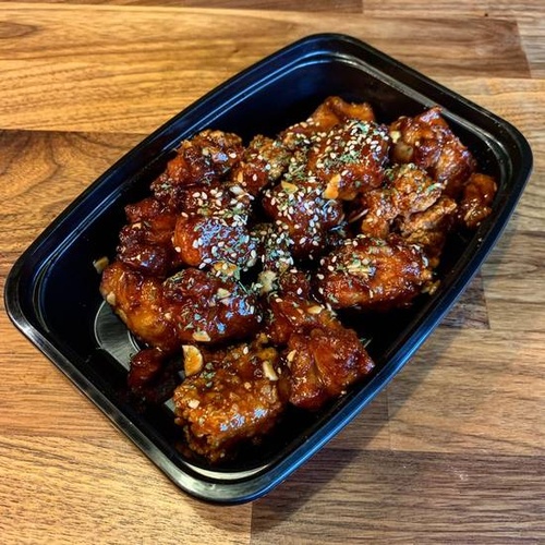 Deep-Fried Boneless Chicken with Sweet & Spicy Sauce 매콤양념 순살치킨