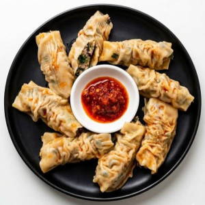 Spicy Steamed Roll Dumpling with Pork and Shrimp (매운새우만두)