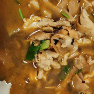 22. Chicken Noodle Soup / 老友鸡丝 (红薯粉)