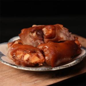Braised Pork Knuckles 卤味猪手